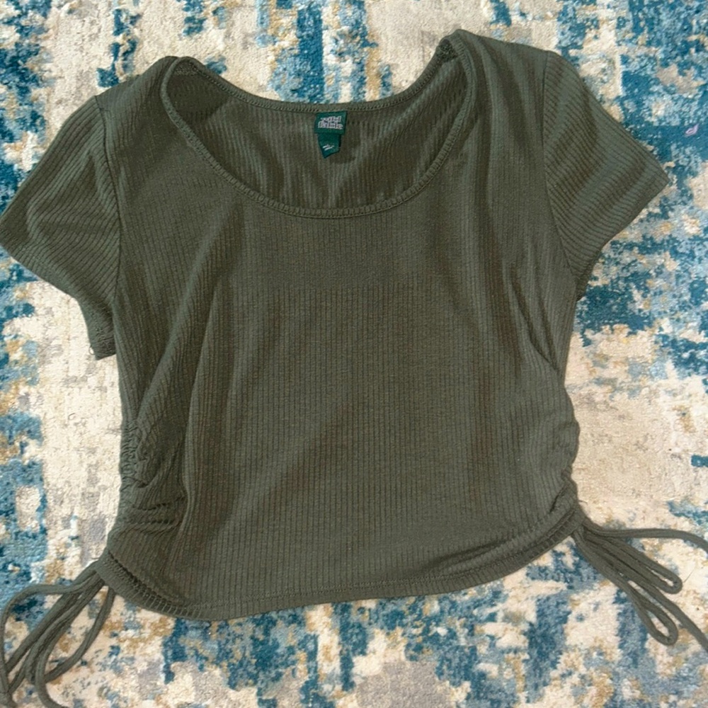 green crop top with ruched sides & ties!
